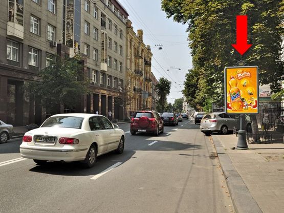 Фото рекламної площини за адресою Б. Житомирская ул., 8-Б, в сторону Львовская пл.