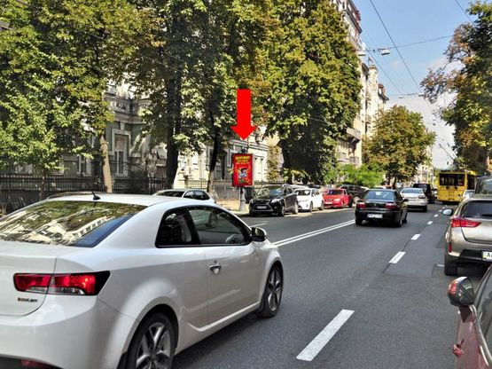 Фото рекламної площини за адресою Б. Житомирская ул., 8-Б, в сторону Владимирская ул.