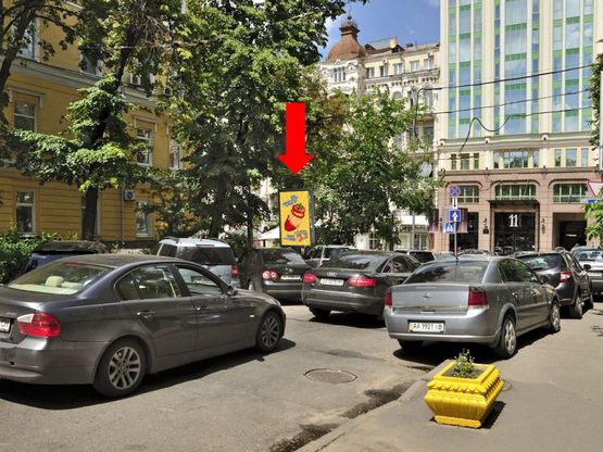 Фото рекламної площини за адресою Леонтовича ул., 2, напротив клуба "Авалон", в сторону Хмельницкого ул.