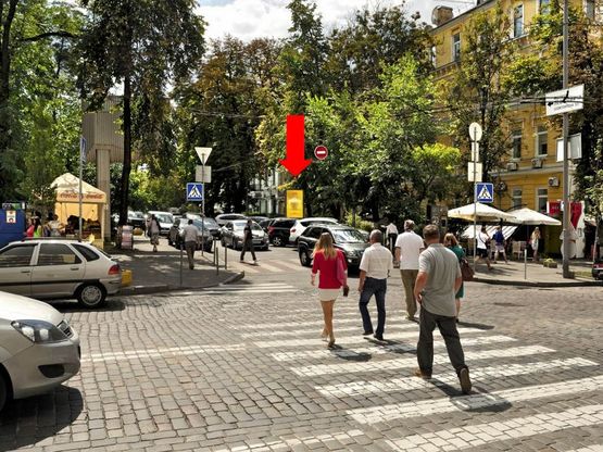 Фото рекламної площини за адресою Леонтовича ул., 2, напротив клуба "Авалон", в сторону Шевченко бул.