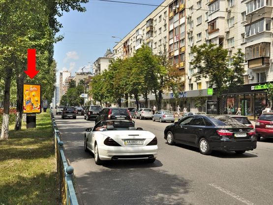 Фото рекламної площини за адресою Украинки бул., 17, (бульвар), напротив магазина "Комфорт люкс"