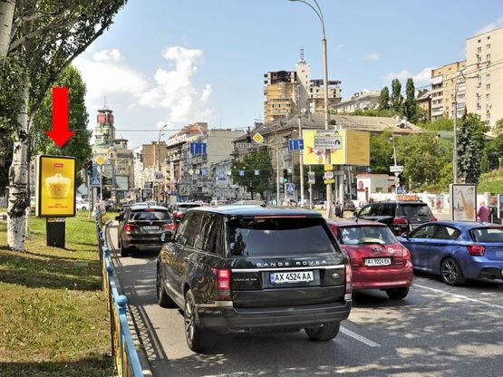 Фото рекламной плоскости по адресу Украинки бул., напротив БЦ "Парус", бульвар