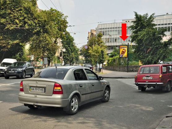 Фото рекламної площини за адресою Б. Житомирская ул., 33 / Сретенская ул., в сторону Владимирская ул.