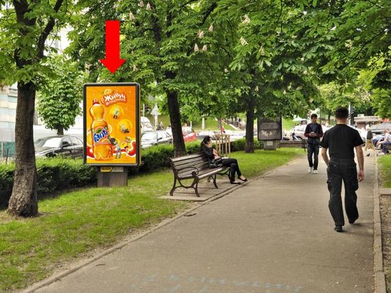 Фото рекламної площини за адресою Антоновича ул. (бывш. Горького ул.), 2/7