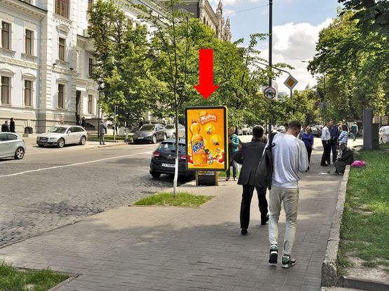 Фото рекламної площини за адресою Институтская ул., 8 / Банковая ул.