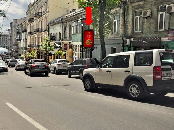 Фото рекламної площини за адресою Михайловская ул., 13, "Universal Bank", 100м до Независимости пл.