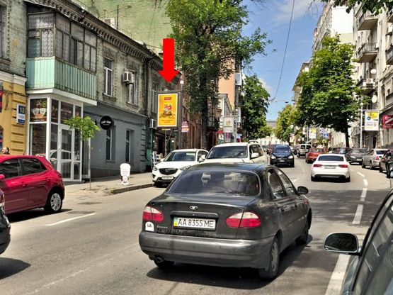 Фото рекламної площини за адресою Михайловская ул., 13, "Universal Bank", в сторону Михайловская пл.