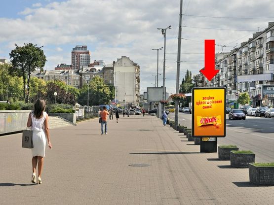 Фото рекламної площини за адресою Б. Васильковская ул. (бывш. Красноармейская ул.), 103, возле Дворца Украина, из центра