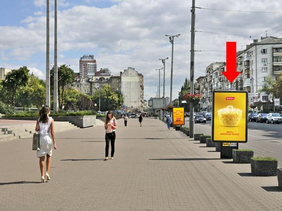 Фото рекламной плоскости по адресу Б. Васильковская ул. (бывш. Красноармейская ул.), 103, возле Дворца Украина, из центра