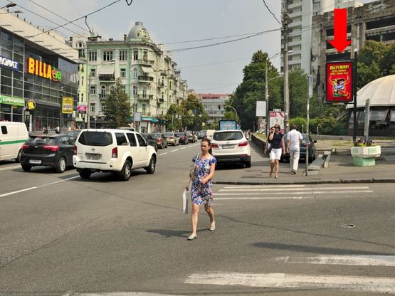 Фото рекламной плоскости по адресу Львовская пл., 8Б, напротив, в центр