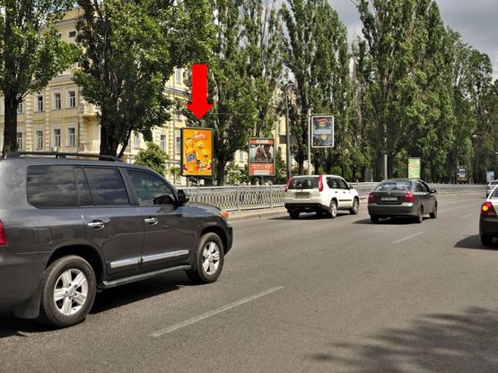 Фото рекламной плоскости по адресу Шевченко бул., напротив выхода из ст. м. "Университет", бульварная часть, в сторону Владимирская ул.