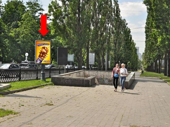 Фото рекламной плоскости по адресу Шевченко бул., напротив выхода из ст. м. "Университет", бульварная часть, в сторону Победы пл.