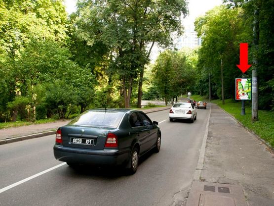 Фото рекламной плоскости по адресу Парковая дорога ул., 200м к Первозванного пл., в сторону Первозванного пл., справа