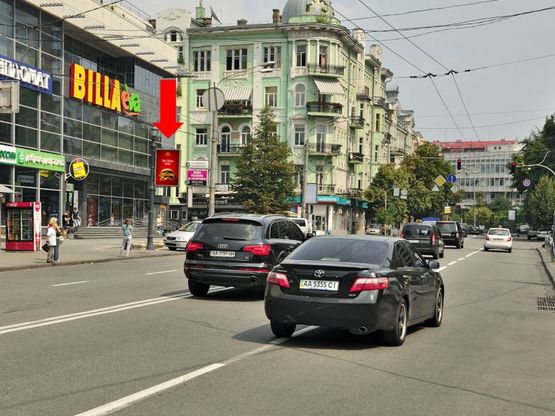 Фото рекламной плоскости по адресу Львовская пл., возле "Дом торговли", магазина "Билла", остановки, в сторону Б. Житомирская ул.
