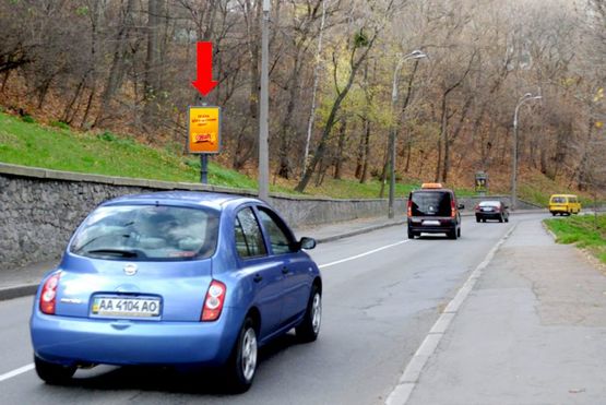 Фото рекламной плоскости по адресу Парковая дорога ул., 50 м от Первозванного пл., в сторону Грушевского ул.