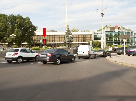 Фото рекламной плоскости по адресу Славы пл., 13, в сторону Первозванного пл.