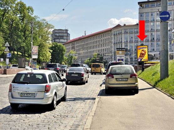 Фото рекламной плоскости по адресу Владимирский спуск, 1, Европейская пл., в сторону Крещатик ул.