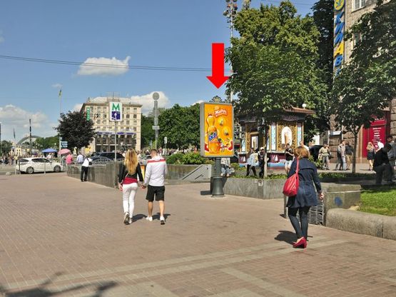 Фото рекламной плоскости по адресу Крещатик ул., 13, напротив магазина "Манго", в сторону Европейская пл.