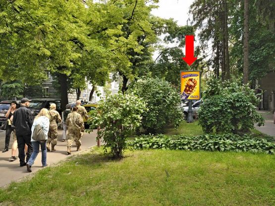 Фото рекламної площини за адресою Институтская ул., 16 / Садовая ул., в сторону Шелковичная ул.