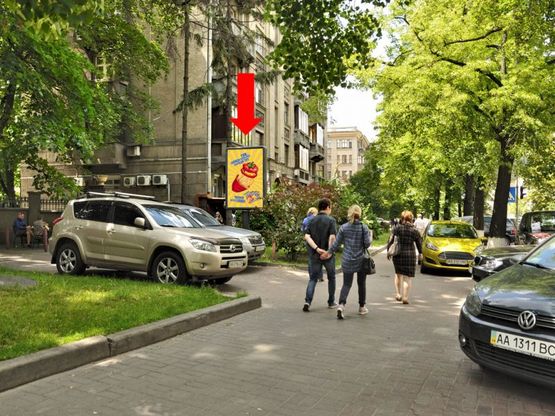 Фото рекламної площини за адресою Институтская ул., 16 / Садовая ул., в сторону Крещатик ул.