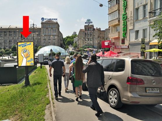 Фото рекламної площини за адресою Независимости пл., 2 / Костельная ул., в сторону Михайловская ул.