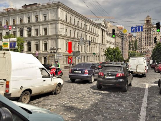 Фото рекламної площини за адресою Хмельницкого ул. / Пушкинская ул., на светофоре, в сторону Крещатик ул.
