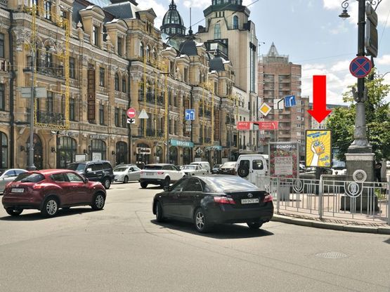 Фото рекламной плоскости по адресу Б. Васильковская ул. (бывш. Красноармейская ул.) / Шевченко бул., в сторону ст.м. "Площадь Льва Толстого"