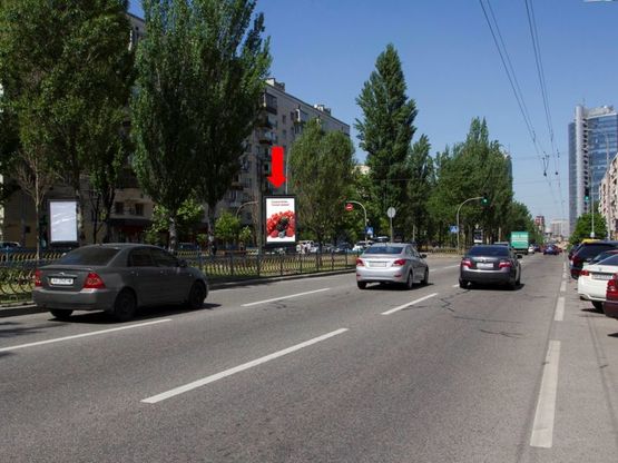 Фото рекламної площини за адресою Украинки бул., 7а, на светофоре, в сторону ул. Крещатик