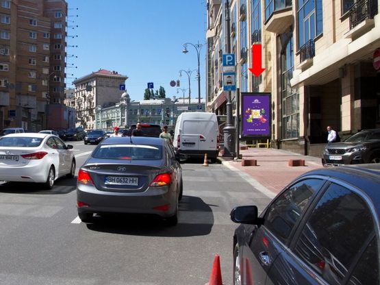 Фото рекламной плоскости по адресу Бассейная, 6, ТЦ "Арена сити" и "Мандарин плаза", в сторону ул. Б. Васильковская