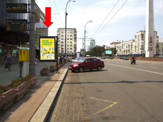 Фото рекламной плоскости по адресу Победы пл., 3, возле универмага "Украина", в сторону Воздухофлотского моста