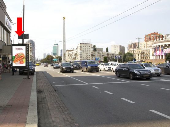 Фото рекламной плоскости по адресу Победы пл., 1, на светофоре, возле гостиницы "Лыбедь", в сторону Воздухофлотского моста