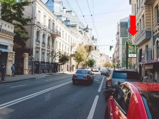 Фото рекламної площини за адресою Б. Житомирская ул. / Гончара ул., на светофоре, в сторону ул. Крещатик
