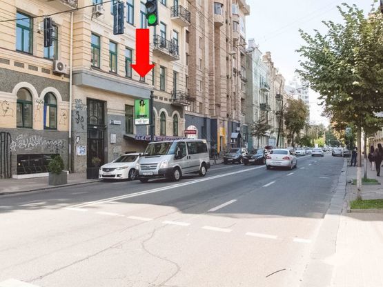 Фото рекламной плоскости по адресу Б. Житомирская ул. / Гончара ул., на светофоре, в сторону Львовская пл.