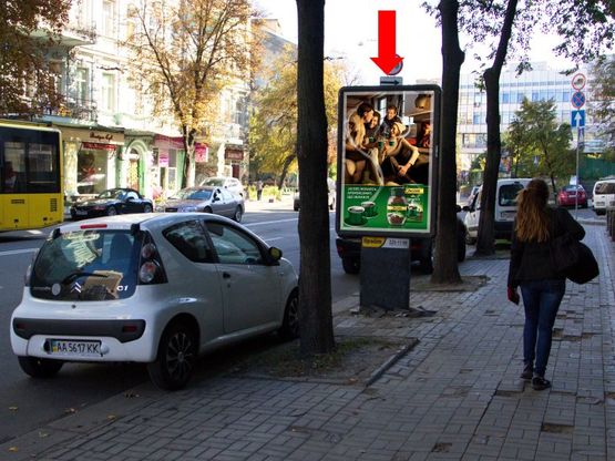 Фото рекламной плоскости по адресу Б. Житомирская ул. / Сретенская ул., 17, в сторону ул. Крещатик