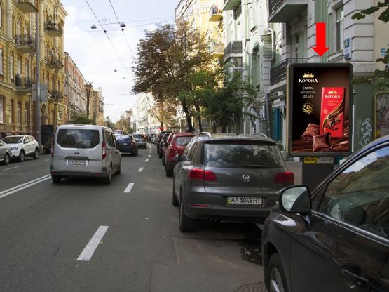 Фото рекламной плоскости по адресу Б. Житомирская ул., 10, в сторону Львовская пл.