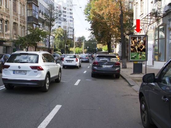 Фото рекламної площини за адресою Б. Житомирская ул., 30, в сторону Львовская пл.