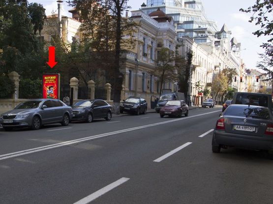 Фото рекламной плоскости по адресу Б. Житомирская ул., 29-А, в сторону ул. Крещатик