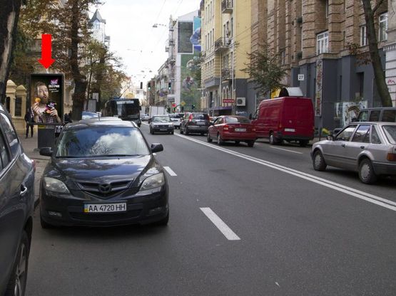 Фото рекламної площини за адресою Б. Житомирская ул., 8-Б, в сторону ул. Крещатик