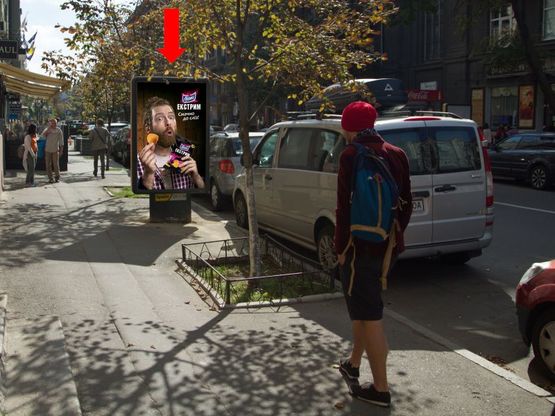 Фото рекламної площини за адресою Ярославов Вал ул., 28 / Гончара ул., на светофоре, возле ресторана "Paul", в сторону Владимирская ул.