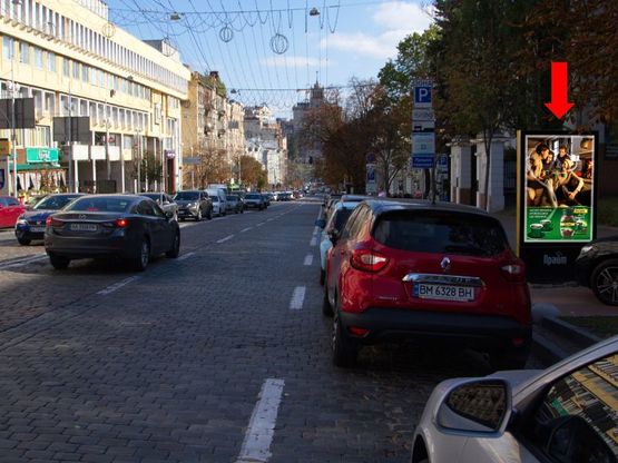 Фото рекламной плоскости по адресу Хмельницкого ул., 15, напротив ресторана "Рукола", в сторону Крещатик ул.