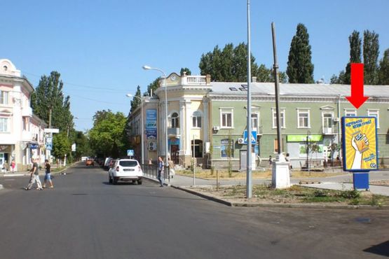 Фото рекламної площини за адресою Дюмина ул., возле горсовета