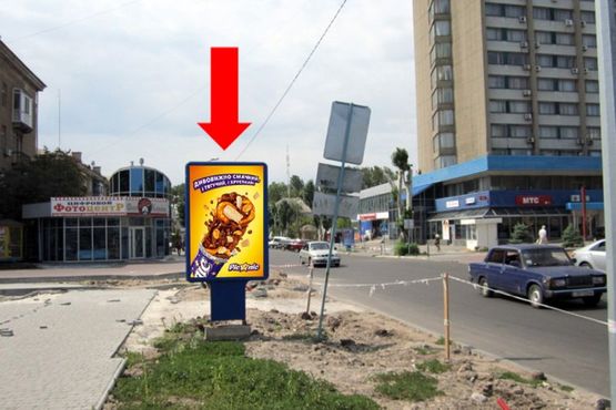 Фото рекламної площини за адресою Дюмина ул., возле горсовета