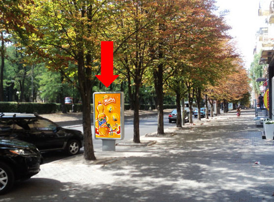 Фото рекламной плоскости по адресу Яворницкого пр. (бывш. Маркса пр.), 20, напротив кафе "Friends Time"