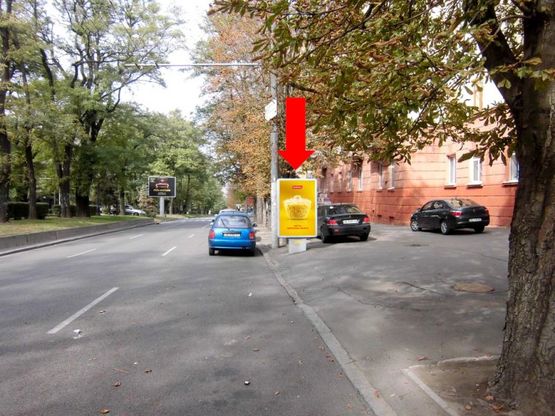 Фото рекламной плоскости по адресу Яворницкого пр. (бывш. Маркса пр.), 20, возле магазина "Обувь"
