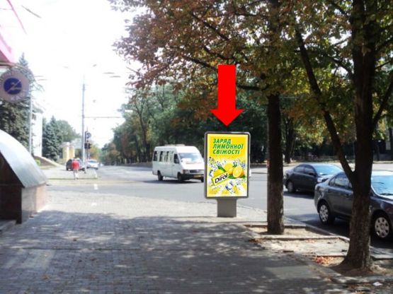 Фото рекламної площини за адресою Яворницкого пр. (бывш. Маркса пр.), 20 / Соборная пл. (бывш. Октябрьская пл.), возле "Интернет кафе"