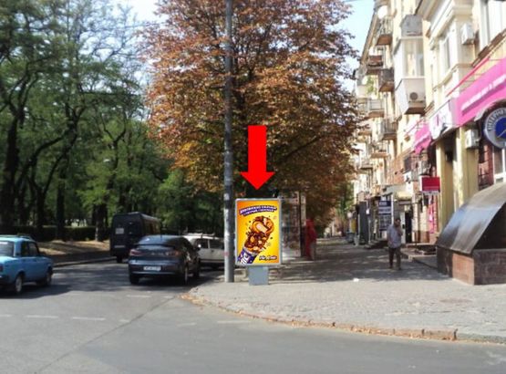 Фото рекламной плоскости по адресу Яворницкого пр. (бывш. Маркса пр.), 20 / Соборная пл. (бывш. Октябрьская пл.), возле "Интернет кафе"