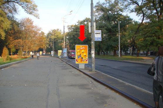 Фото рекламной плоскости по адресу Яворницкого пр. (бывш. Маркса пр.), парк им. Глобы, из центра