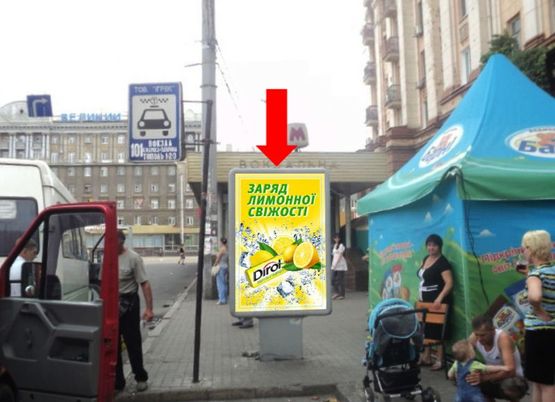 Фото рекламной плоскости по адресу Вокзальная пл. (бывш. Петровского пл.), ст. м. "Вокзальная", магазин "Prostor"