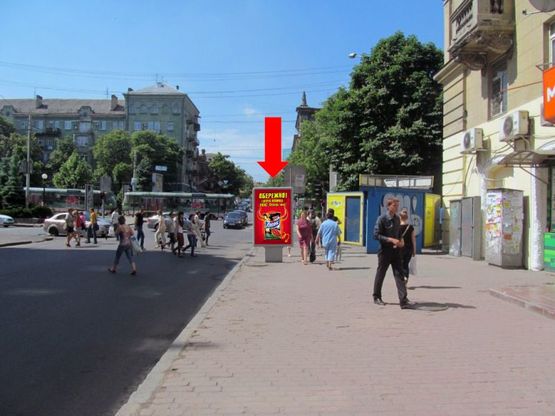 Фото рекламной плоскости по адресу Яворницкого пр. (бывш. Маркса пр.) / Харьковская ул., возле магазина "ХИТ"