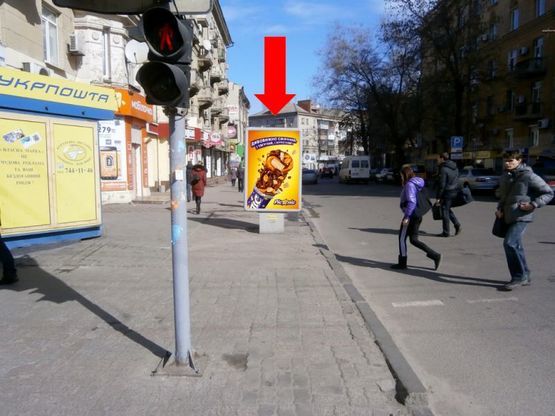 Фото рекламної площини за адресою Яворницкого пр. (бывш. Маркса пр.) / Харьковская ул., возле магазина "ХИТ"